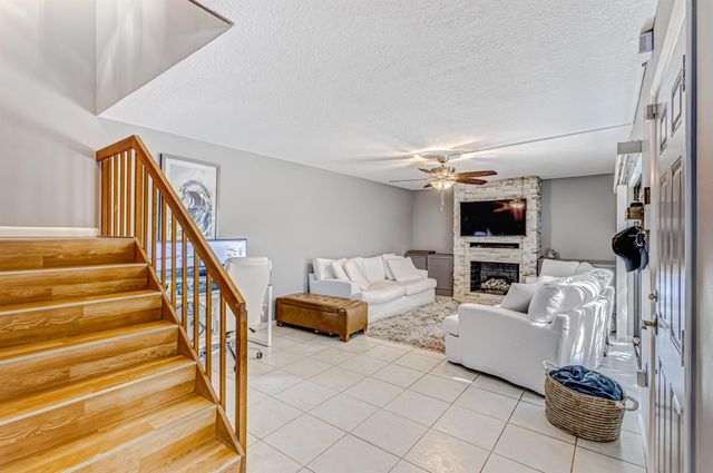 423 4th Court, Palm Beach Gardens, FL 33410