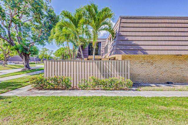423 4th Court, Palm Beach Gardens, FL 33410