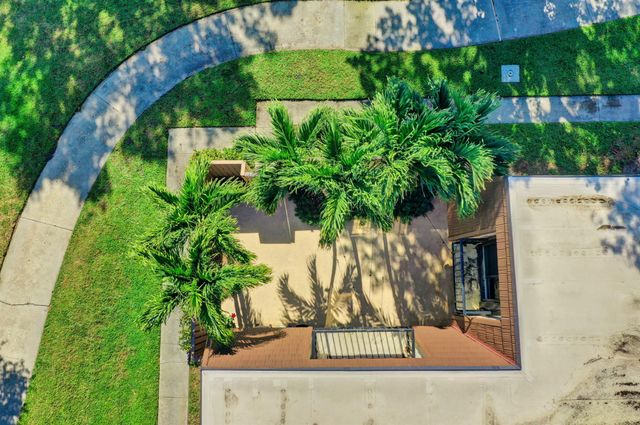 423 4th Court, Palm Beach Gardens, FL 33410