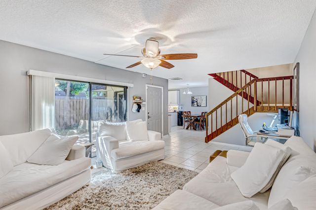 423 4th Court, Palm Beach Gardens, FL 33410