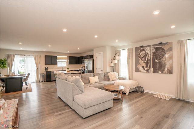 3892 Higgins Drive, Norton, OH 44203