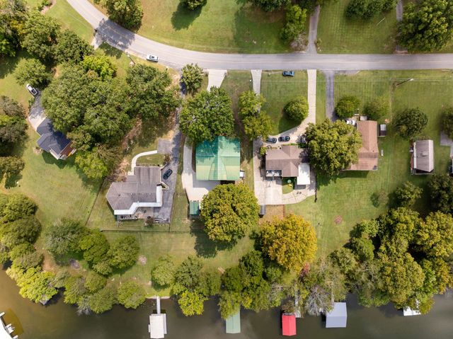 6014 Bluewater Dr, Lebanon, TN 37087