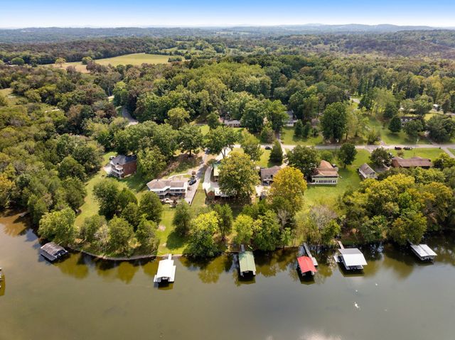 6014 Bluewater Dr, Lebanon, TN 37087