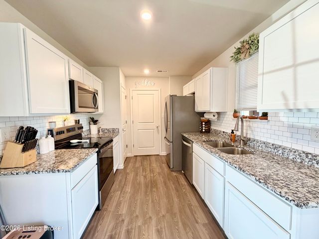 101 S Osprey Ct, Vine Grove, KY 40175