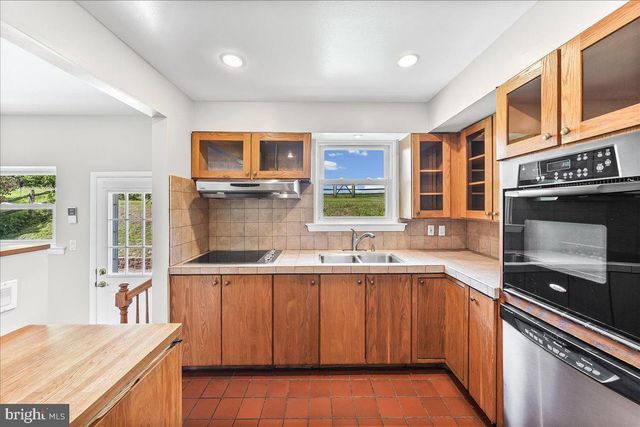 58 WOODHILL CT, Newark, DE 19711