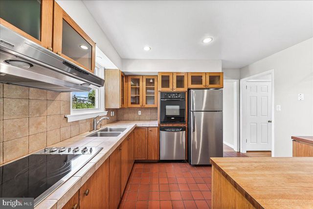 58 WOODHILL CT, Newark, DE 19711