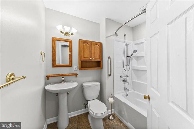 58 WOODHILL CT, Newark, DE 19711