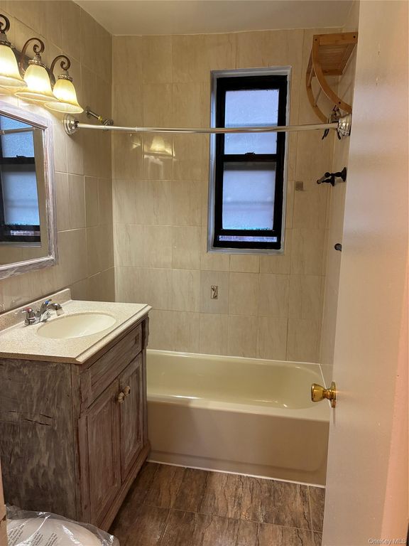 2866 Marion Avenue 3D, Bronx, NY 10458 — photo 2