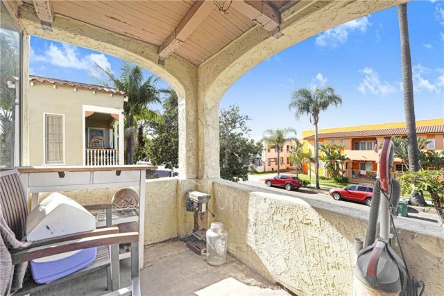 1608 Cimarron Street, Los Angeles, CA 90019