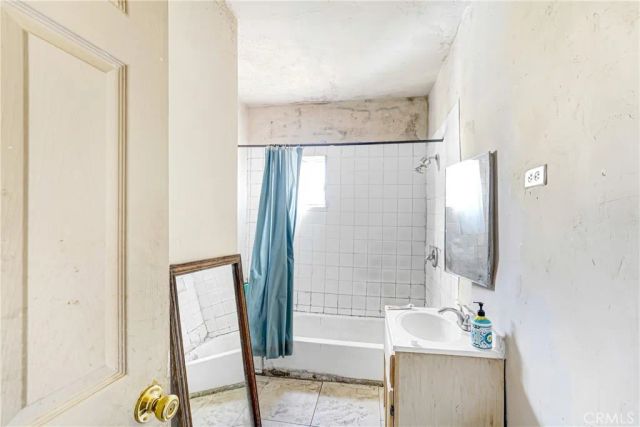 1608 Cimarron Street, Los Angeles, CA 90019