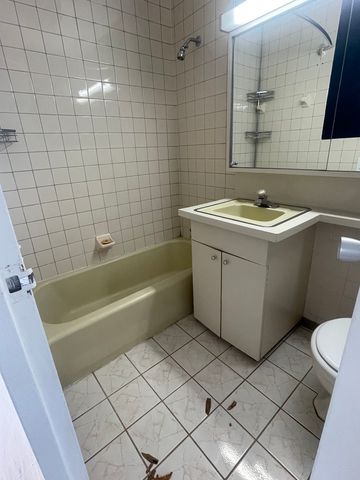 330 W DIVERSEY Parkway 1508, Chicago, IL 60657