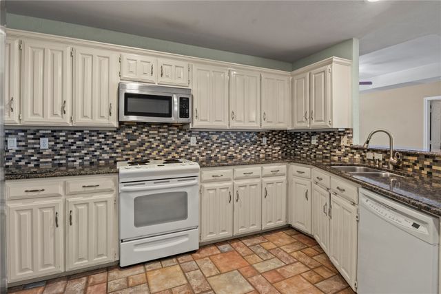 3715 Dahlia Drive, Grand Prairie, TX 75052