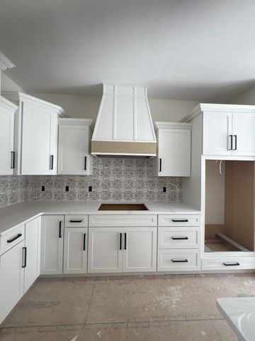 1300 Reda Dr, Clarksville, TN 37042