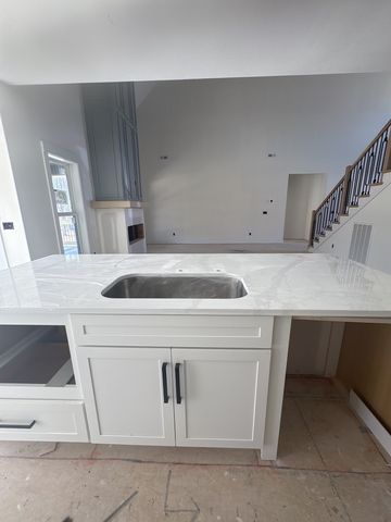 1300 Reda Dr, Clarksville, TN 37042