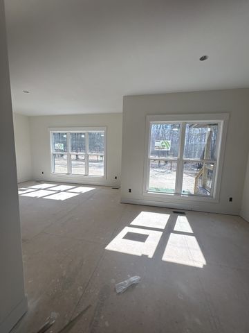 1300 Reda Dr, Clarksville, TN 37042