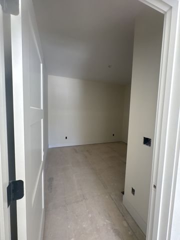 1300 Reda Dr, Clarksville, TN 37042