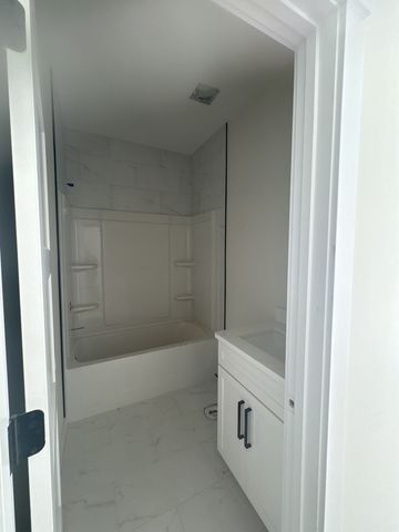 1300 Reda Dr, Clarksville, TN 37042