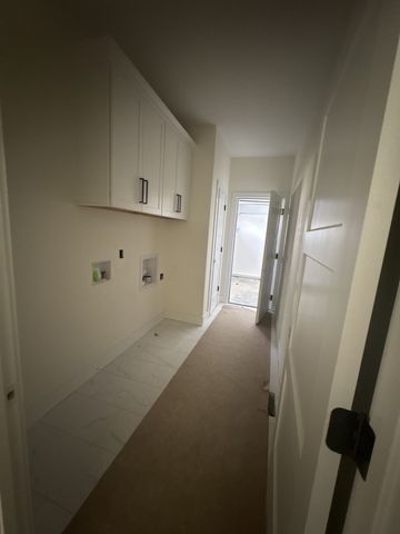 1300 Reda Dr, Clarksville, TN 37042