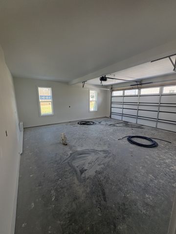 1300 Reda Dr, Clarksville, TN 37042