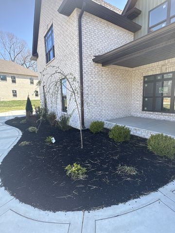 1300 Reda Dr, Clarksville, TN 37042