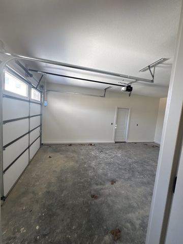 1300 Reda Dr, Clarksville, TN 37042