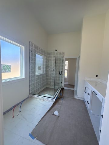 1300 Reda Dr, Clarksville, TN 37042