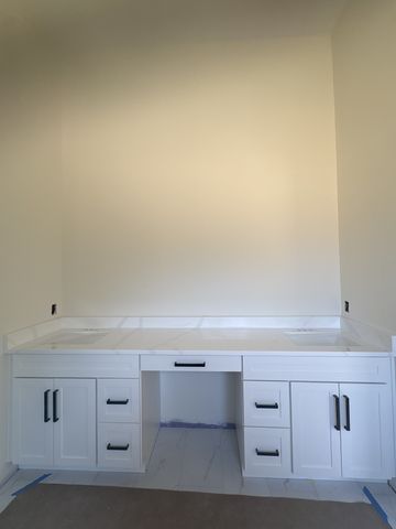 1300 Reda Dr, Clarksville, TN 37042