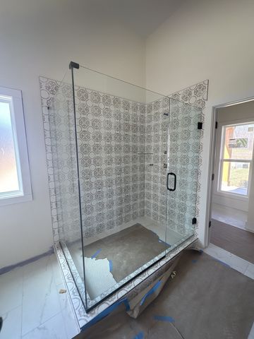 1300 Reda Dr, Clarksville, TN 37042