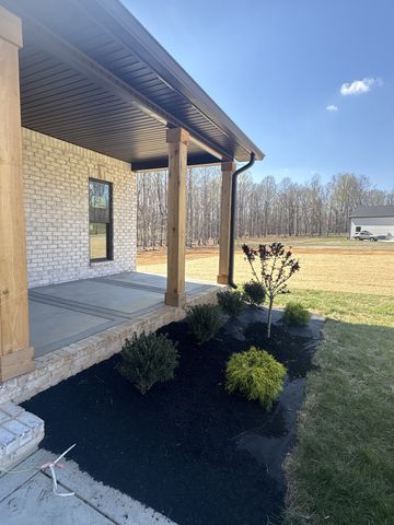 1300 Reda Dr, Clarksville, TN 37042