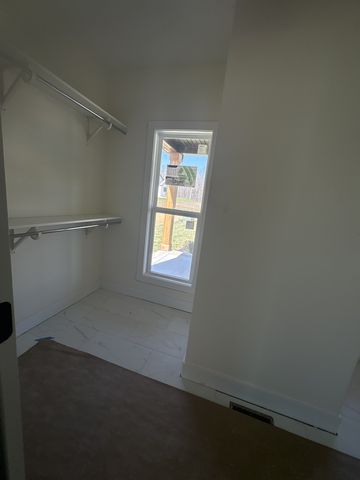 1300 Reda Dr, Clarksville, TN 37042