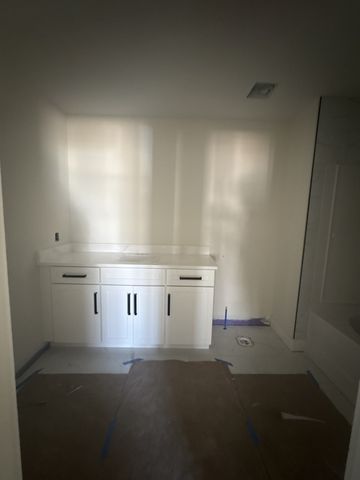 1300 Reda Dr, Clarksville, TN 37042