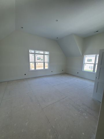 1300 Reda Dr, Clarksville, TN 37042