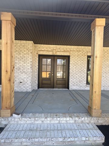 1300 Reda Dr, Clarksville, TN 37042