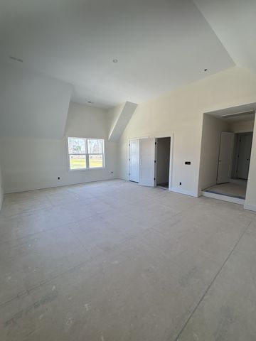 1300 Reda Dr, Clarksville, TN 37042