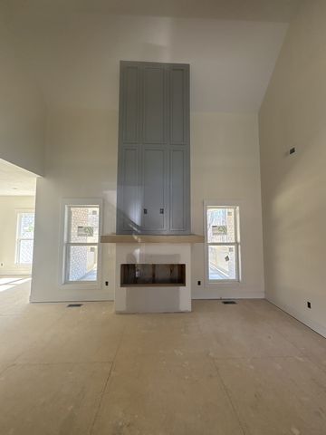 1300 Reda Dr, Clarksville, TN 37042