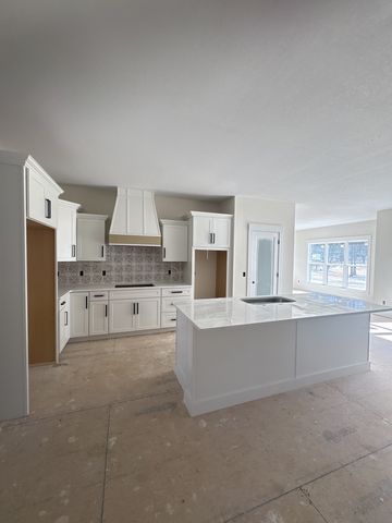 1300 Reda Dr, Clarksville, TN 37042