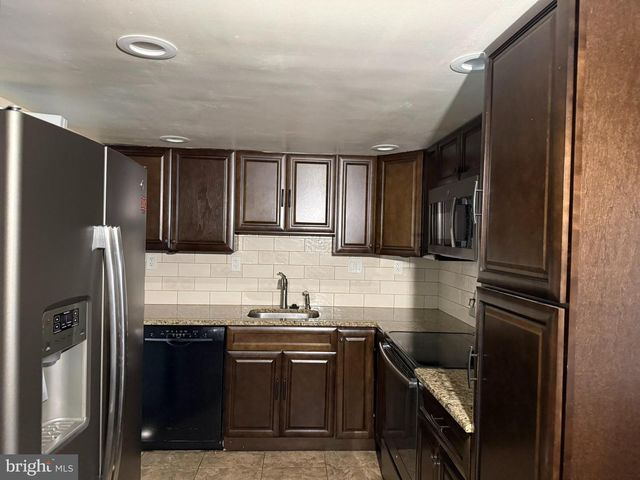 14 RUSCOMBE CT, Willingboro, NJ 08046