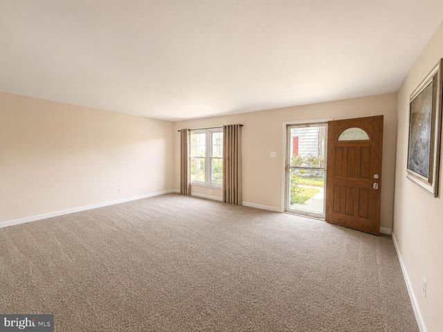 14 RUSCOMBE CT, Willingboro, NJ 08046