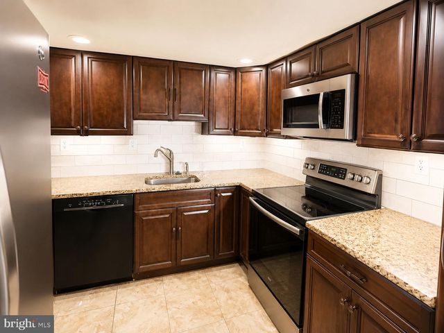 14 RUSCOMBE CT, Willingboro, NJ 08046