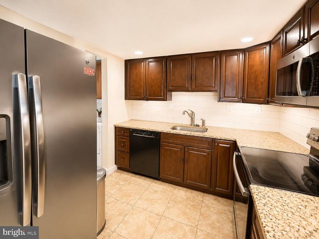 14 RUSCOMBE CT, Willingboro, NJ 08046