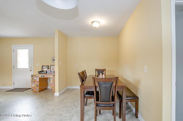 427 S Deepwood Dr, Radcliff, KY 40160