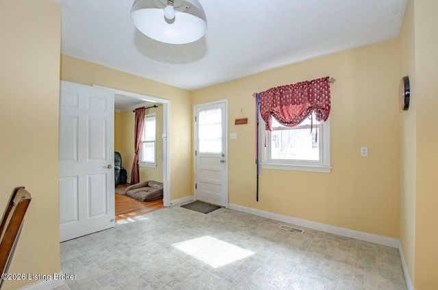 427 S Deepwood Dr, Radcliff, KY 40160