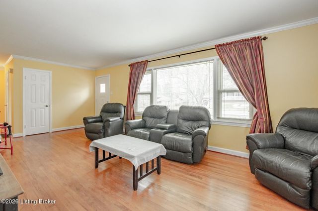 427 S Deepwood Dr, Radcliff, KY 40160