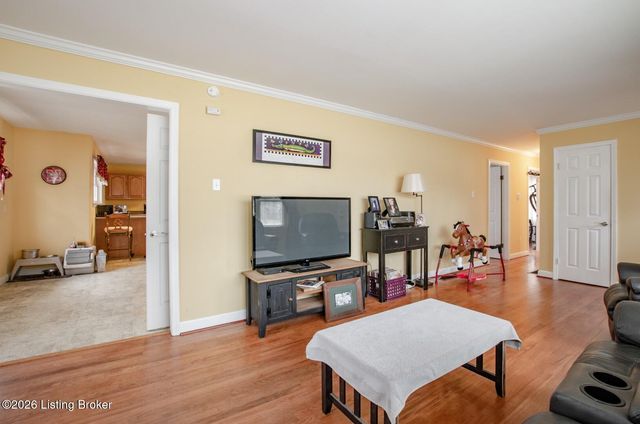 427 S Deepwood Dr, Radcliff, KY 40160