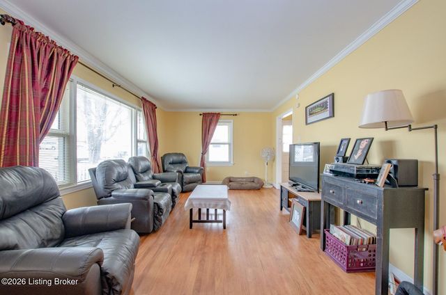 427 S Deepwood Dr, Radcliff, KY 40160