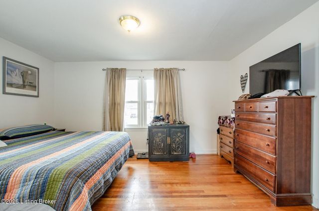 427 S Deepwood Dr, Radcliff, KY 40160