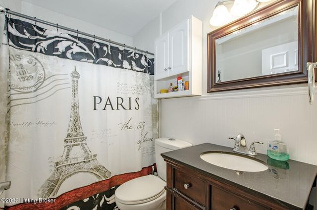 427 S Deepwood Dr, Radcliff, KY 40160