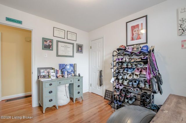 427 S Deepwood Dr, Radcliff, KY 40160