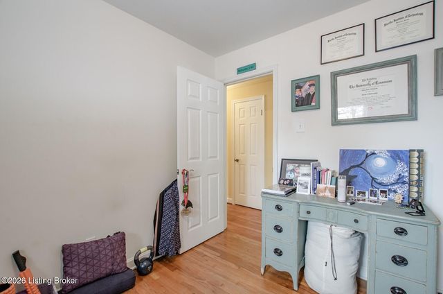 427 S Deepwood Dr, Radcliff, KY 40160