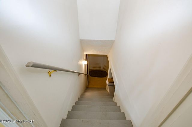 427 S Deepwood Dr, Radcliff, KY 40160